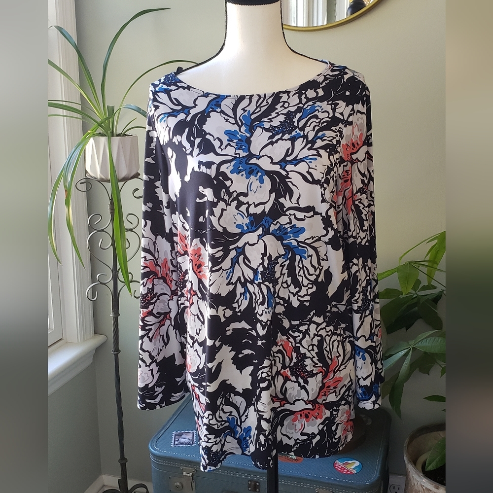 The Limited Floral Pattern Bell Sleeve Boat Neck Tunic Top Size M